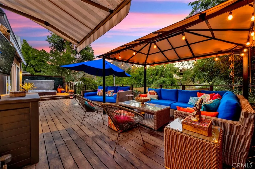 3374 Floyd Los Angeles, CA 90068