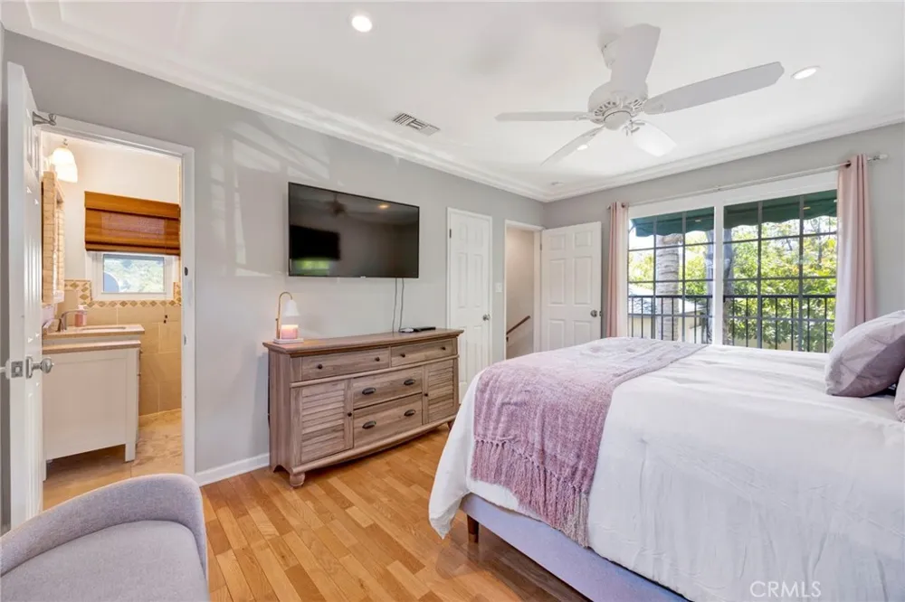 3374 Floyd Los Angeles, CA 90068