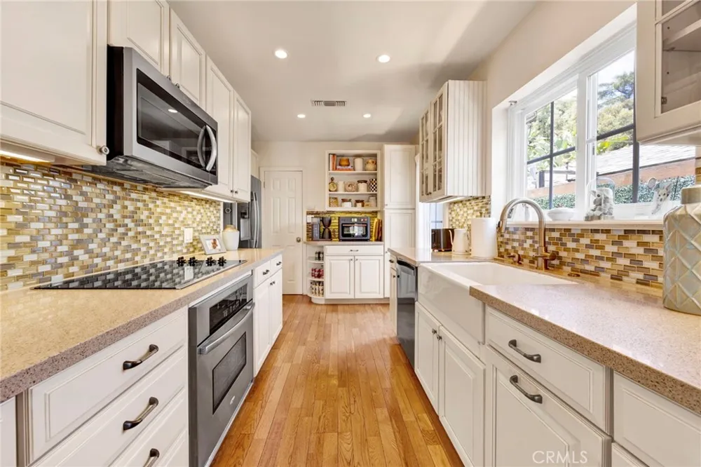 3374 Floyd Los Angeles, CA 90068