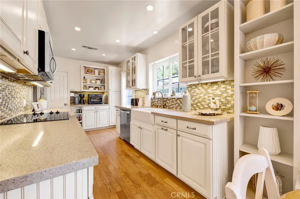 3374 Floyd Los Angeles, CA 90068