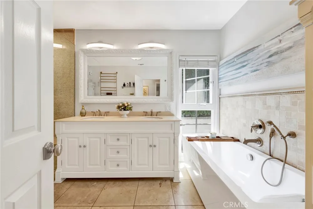 3374 Floyd Los Angeles, CA 90068