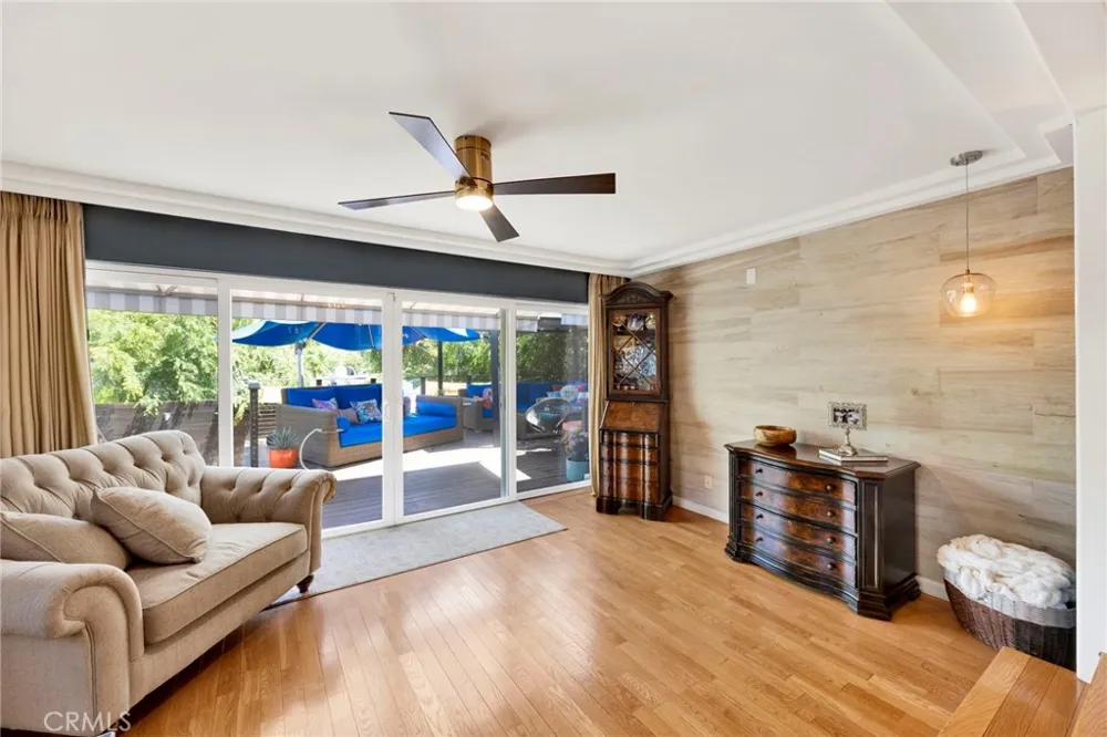 3374 Floyd Los Angeles, CA 90068