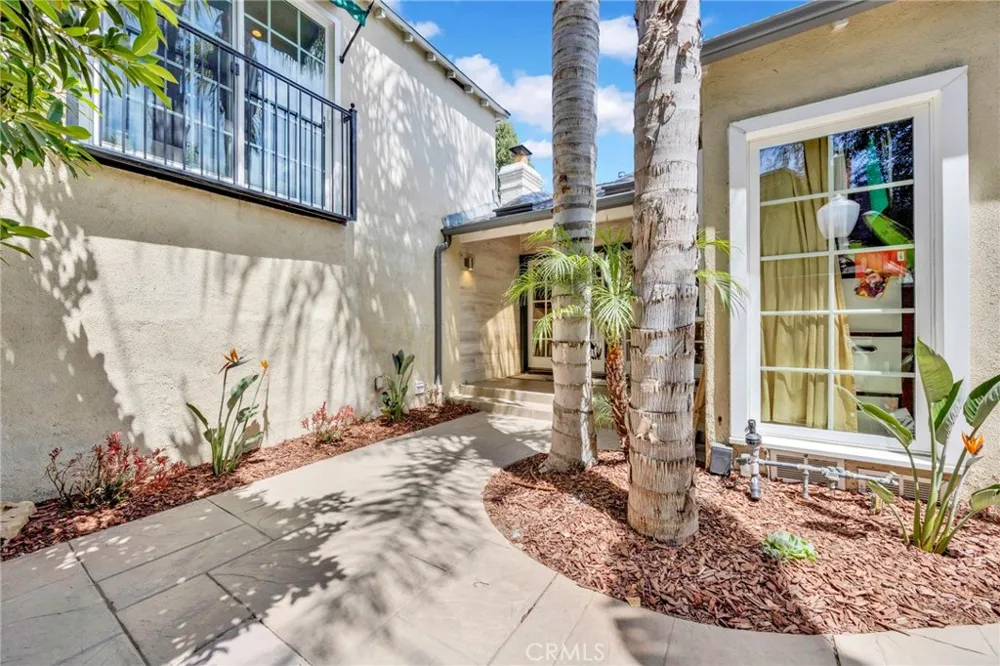3374 Floyd Los Angeles, CA 90068