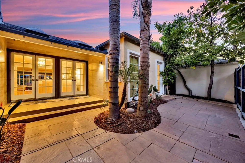 3374 Floyd Los Angeles, CA 90068