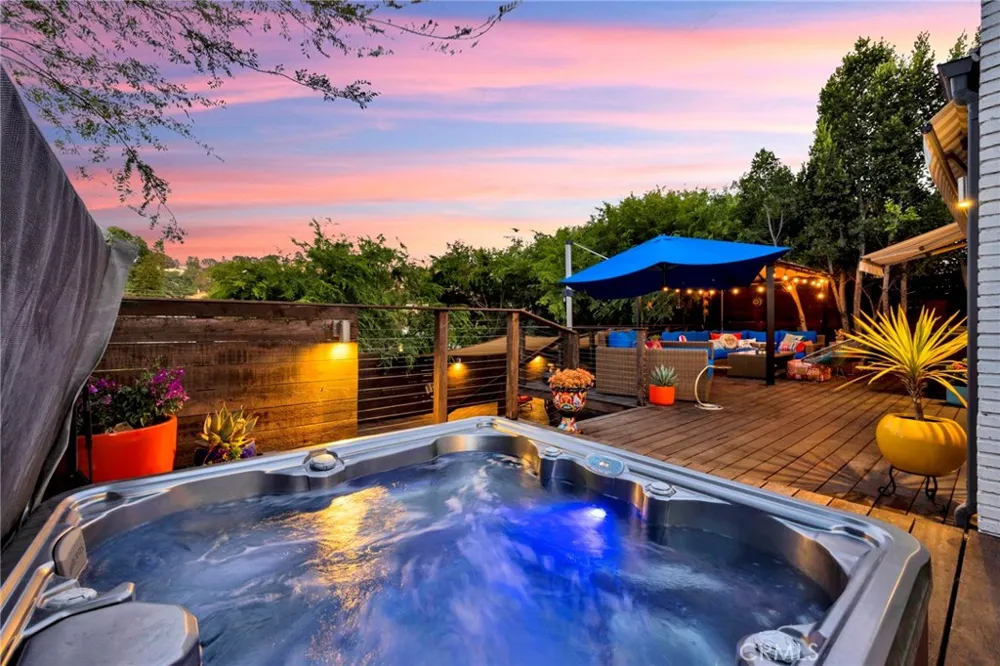 3374 Floyd Los Angeles, CA 90068