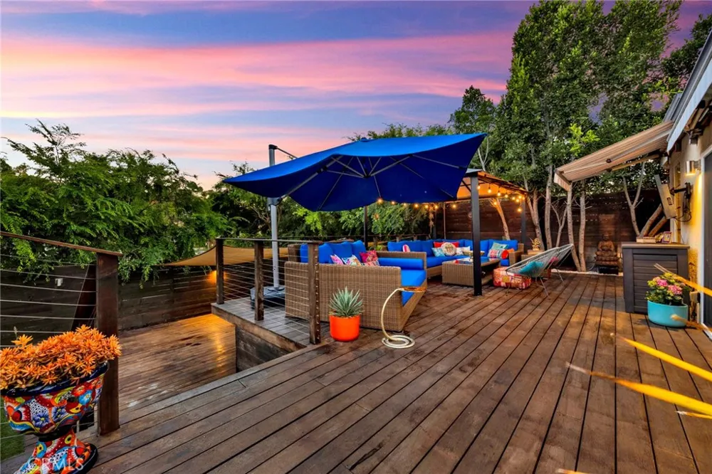 3374 Floyd Los Angeles, CA 90068