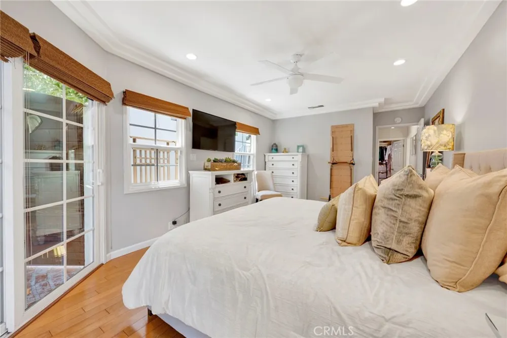 3374 Floyd Los Angeles, CA 90068