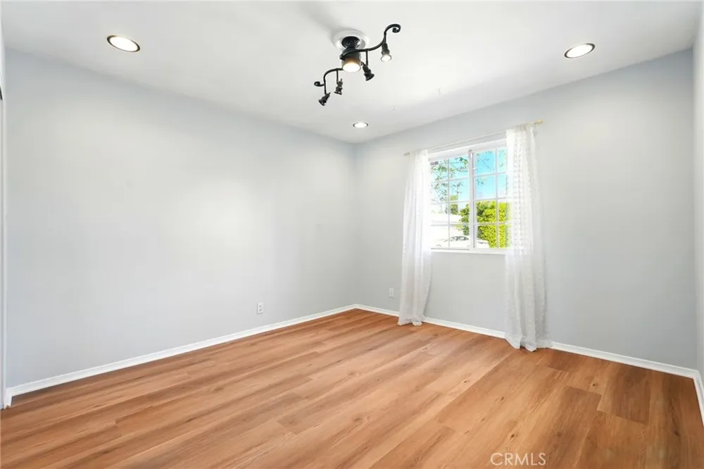 16514 Index Granada Hills, CA 91344