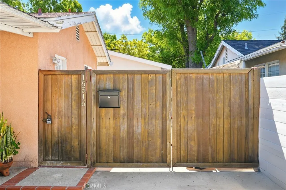 16514 Index Granada Hills, CA 91344