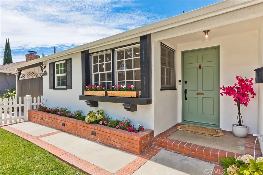 5429 Columbus Avenue Sherman Oaks, CA 91411