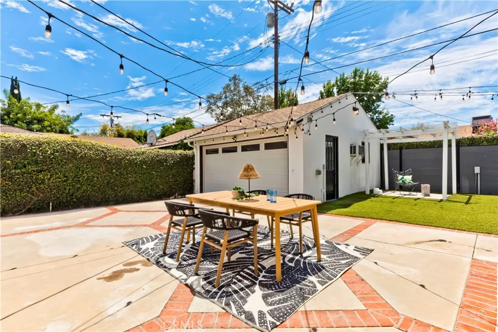5429 Columbus Avenue Sherman Oaks, CA 91411