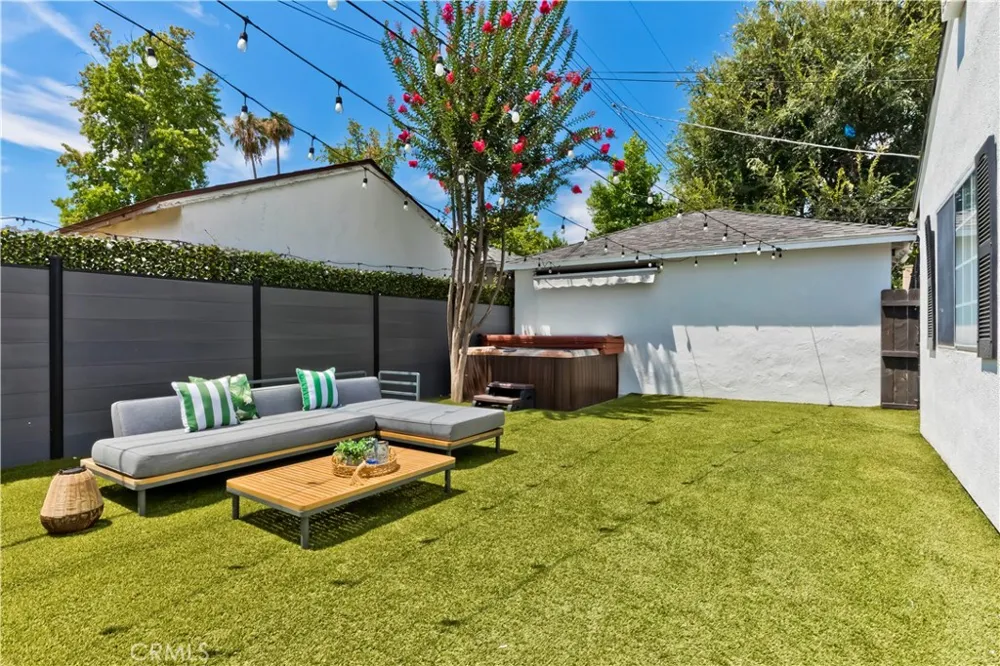 5429 Columbus Avenue Sherman Oaks, CA 91411