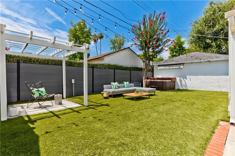 5429 Columbus Avenue Sherman Oaks, CA 91411