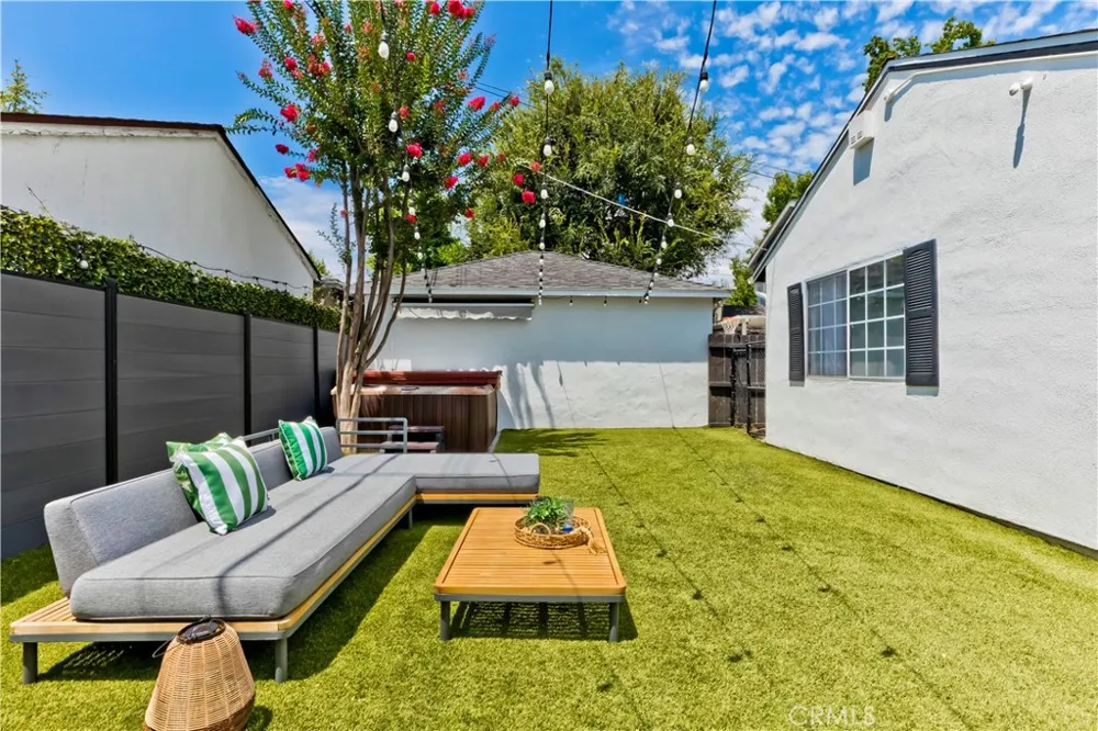 5429 Columbus Avenue Sherman Oaks, CA 91411