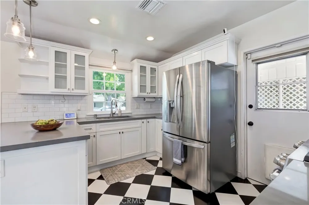 5429 Columbus Avenue Sherman Oaks, CA 91411