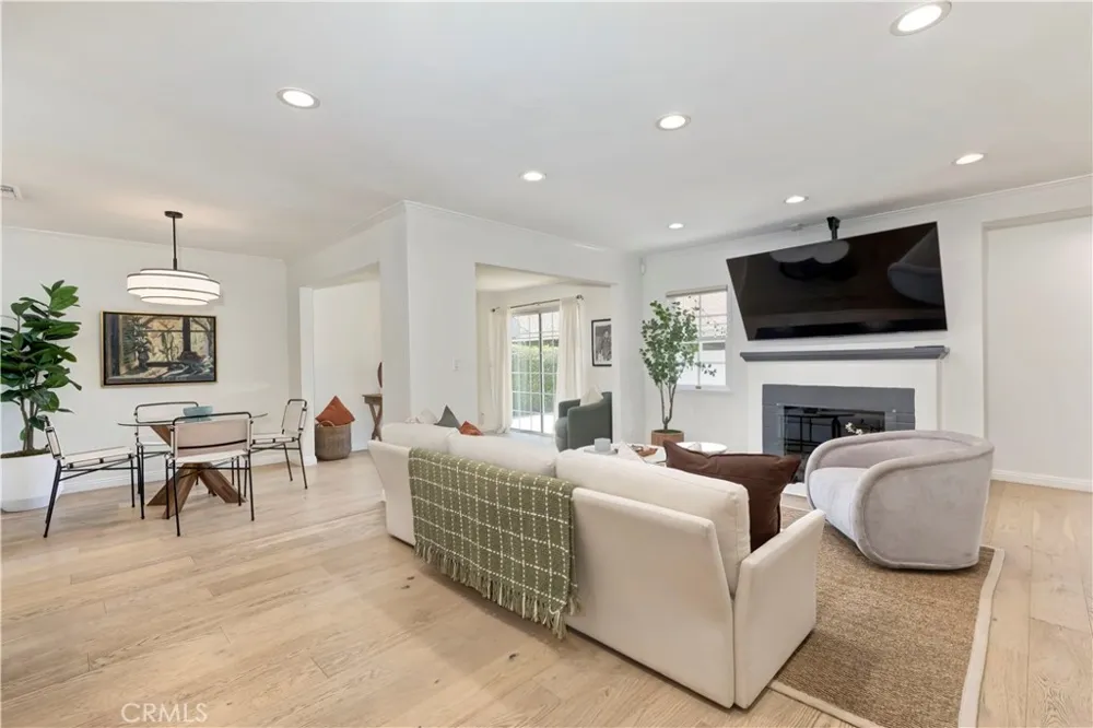 5429 Columbus Avenue Sherman Oaks, CA 91411
