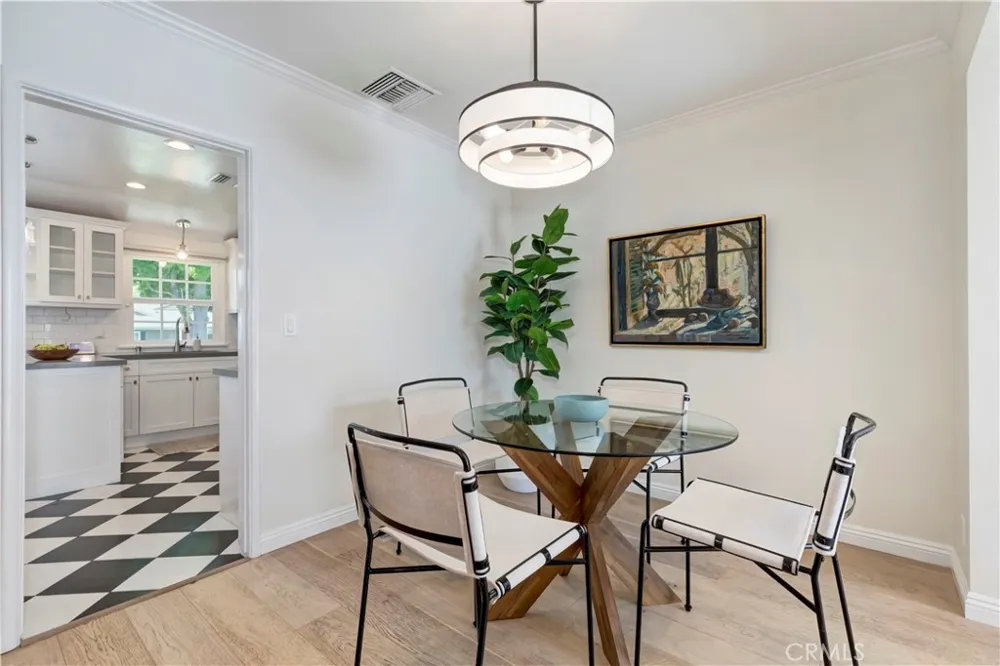 5429 Columbus Avenue Sherman Oaks, CA 91411