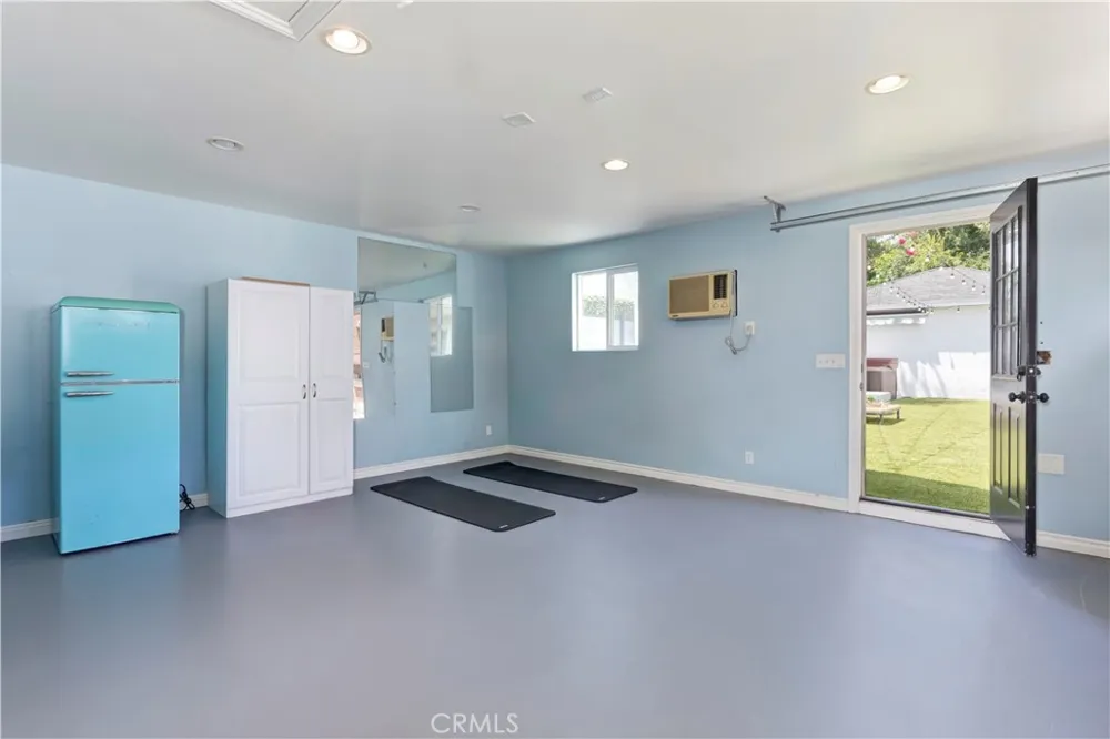 5429 Columbus Avenue Sherman Oaks, CA 91411