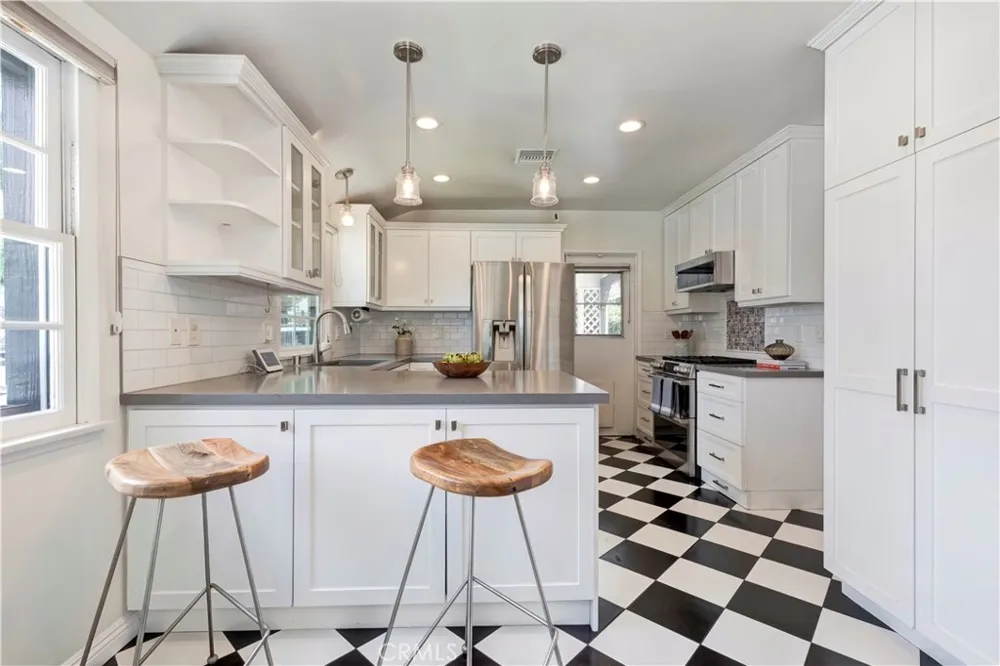 5429 Columbus Avenue Sherman Oaks, CA 91411