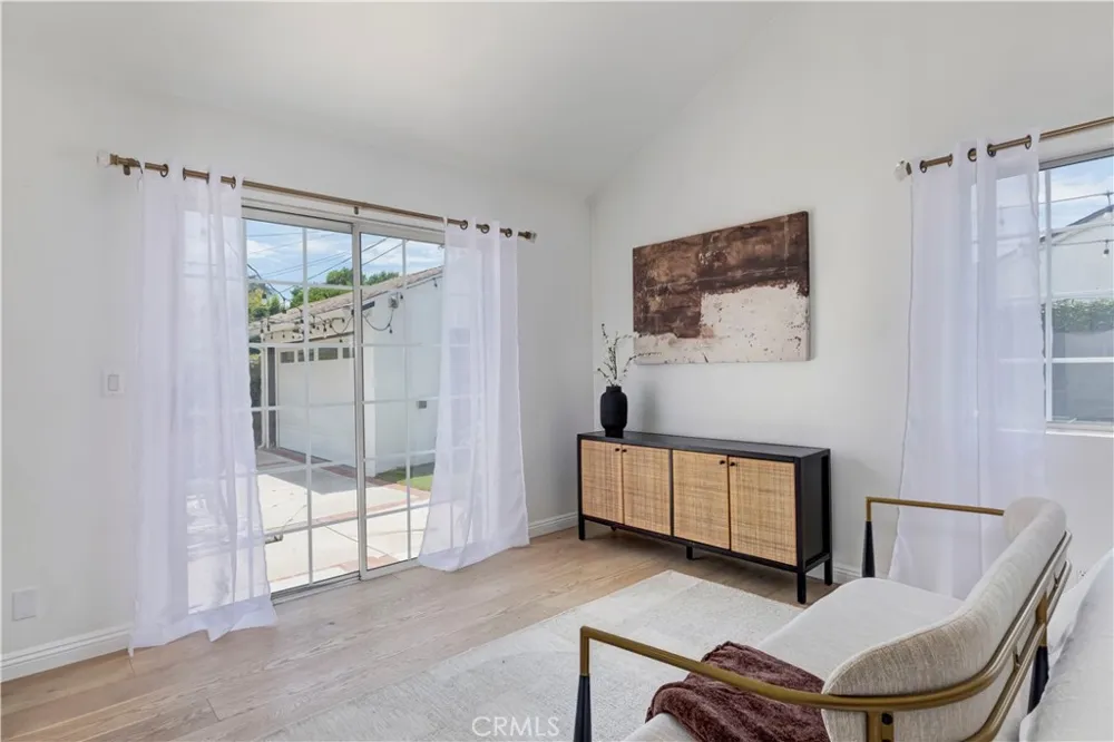 5429 Columbus Avenue Sherman Oaks, CA 91411