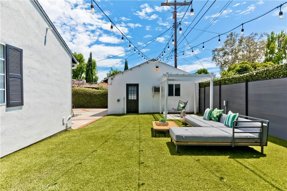 5429 Columbus Avenue Sherman Oaks, CA 91411