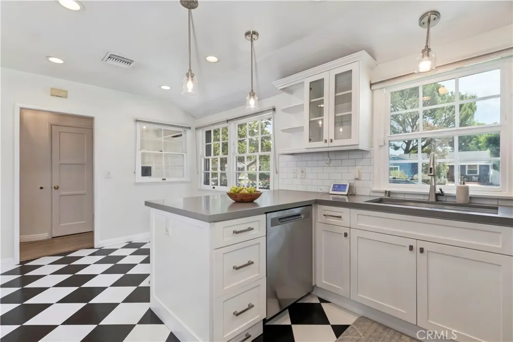 5429 Columbus Avenue Sherman Oaks, CA 91411