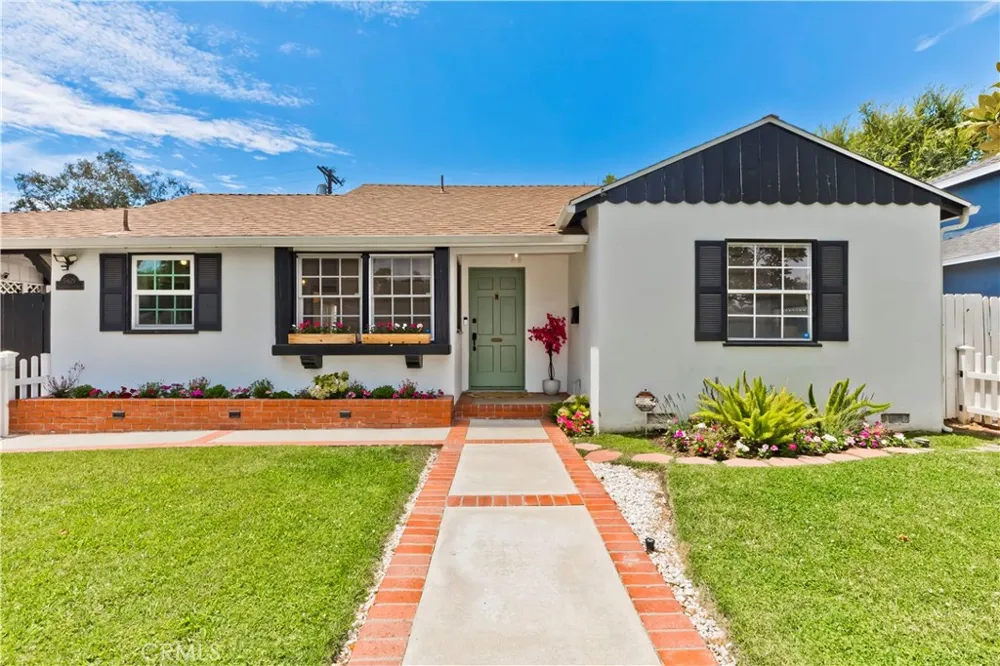 5429 Columbus Avenue Sherman Oaks, CA 91411