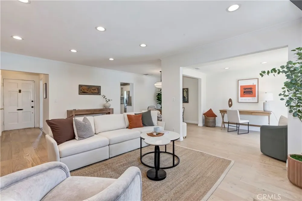 5429 Columbus Avenue Sherman Oaks, CA 91411