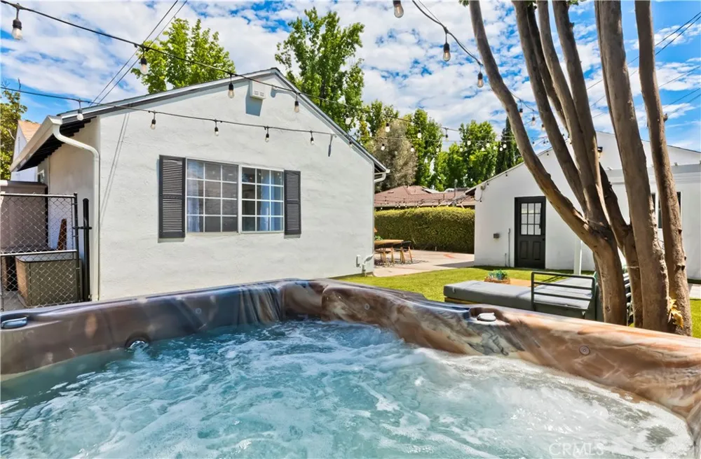 5429 Columbus Avenue Sherman Oaks, CA 91411