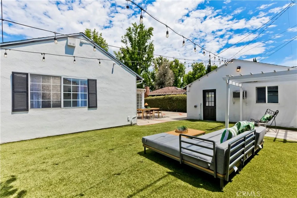 5429 Columbus Avenue Sherman Oaks, CA 91411