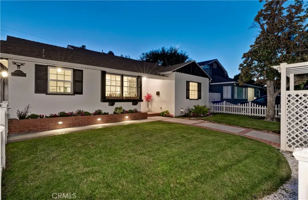 5429 Columbus Avenue Sherman Oaks, CA 91411