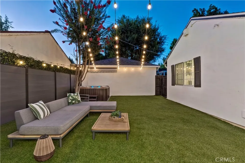 5429 Columbus Avenue Sherman Oaks, CA 91411