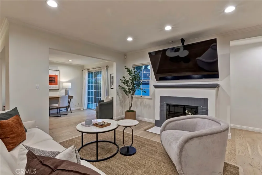 5429 Columbus Avenue Sherman Oaks, CA 91411