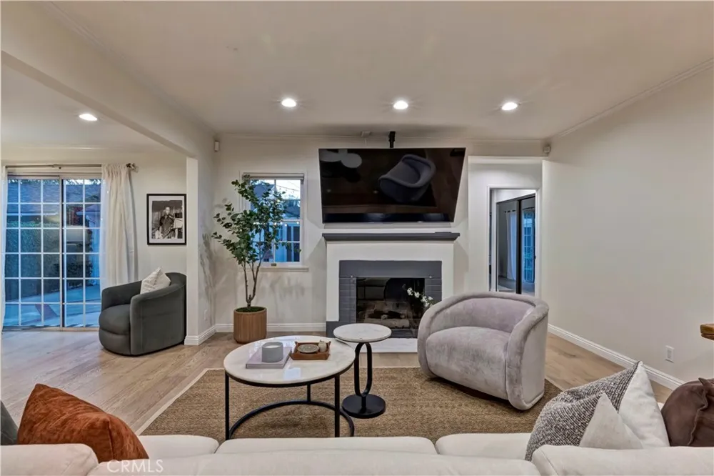 5429 Columbus Avenue Sherman Oaks, CA 91411