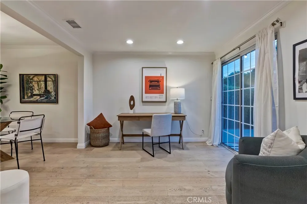 5429 Columbus Avenue Sherman Oaks, CA 91411