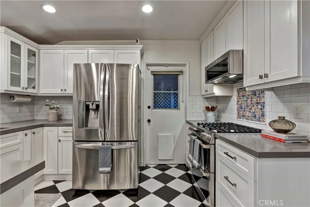 5429 Columbus Avenue Sherman Oaks, CA 91411