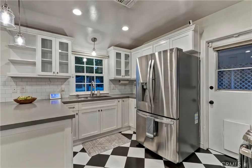 5429 Columbus Avenue Sherman Oaks, CA 91411