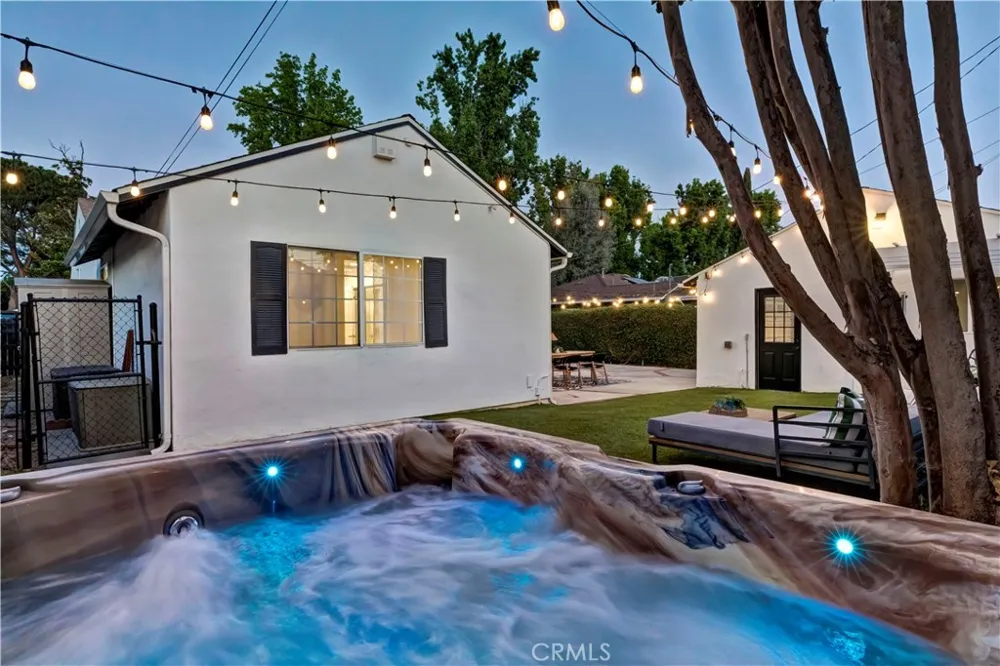 5429 Columbus Avenue Sherman Oaks, CA 91411
