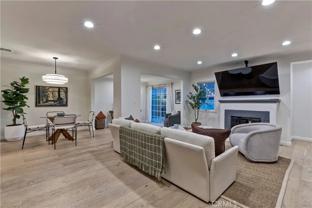 5429 Columbus Avenue Sherman Oaks, CA 91411