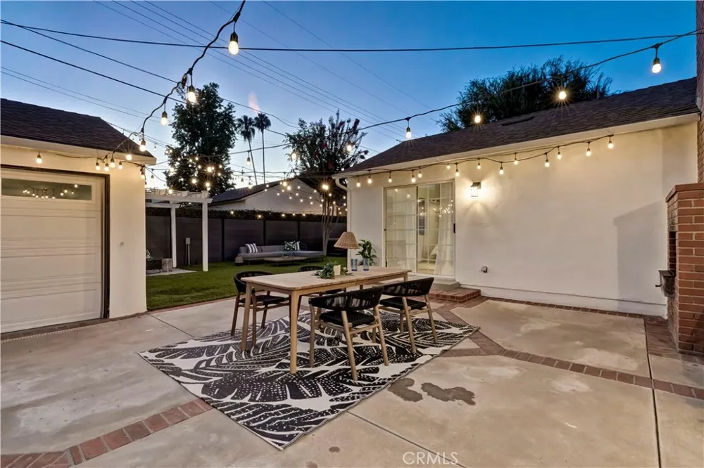 5429 Columbus Avenue Sherman Oaks, CA 91411