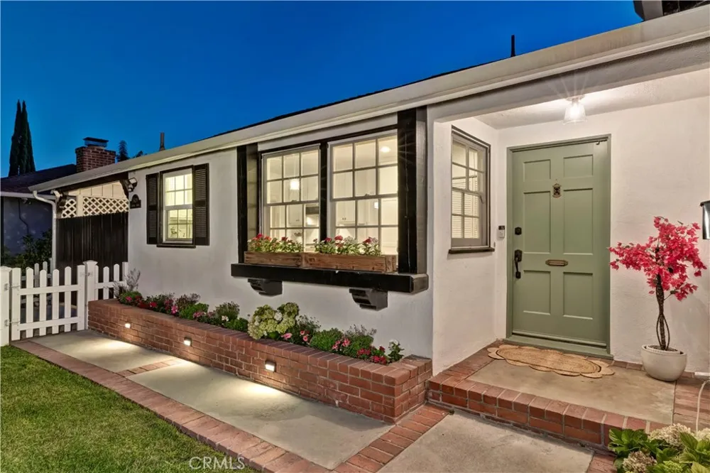5429 Columbus Avenue Sherman Oaks, CA 91411