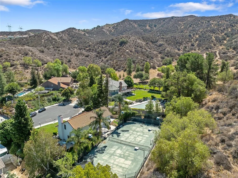 20906 Susan Carole Drive Saugus, CA 91350