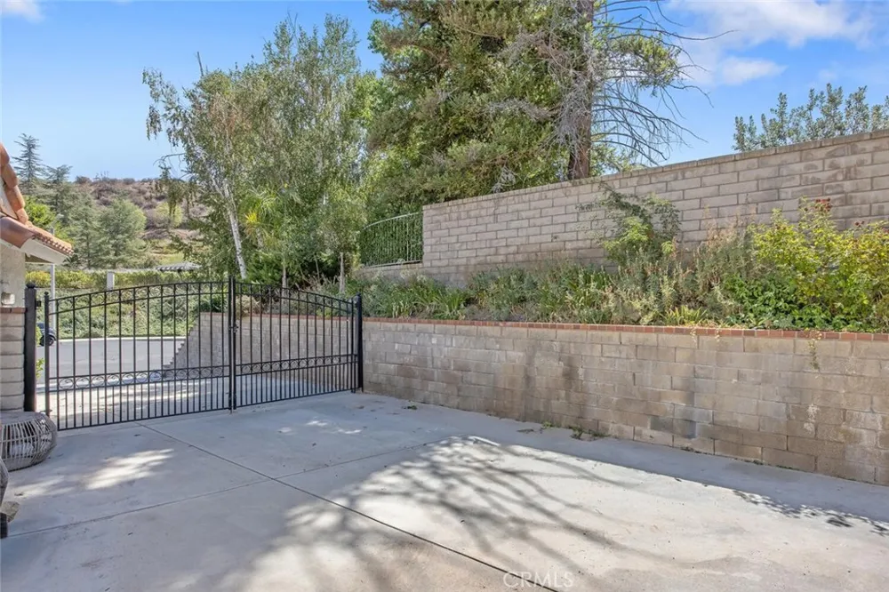 20906 Susan Carole Drive Saugus, CA 91350