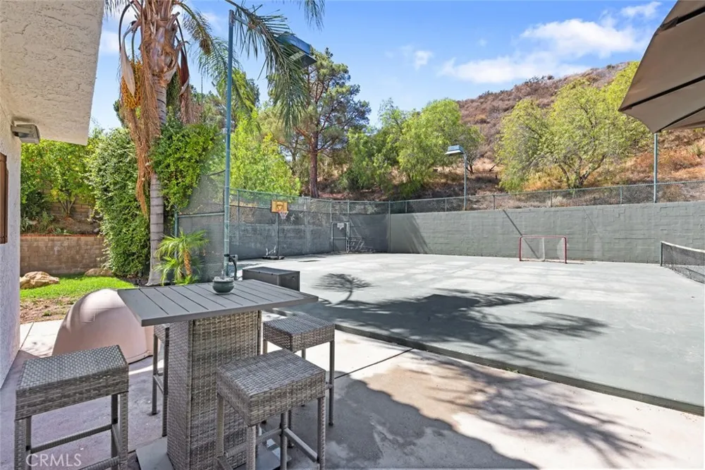 20906 Susan Carole Drive Saugus, CA 91350