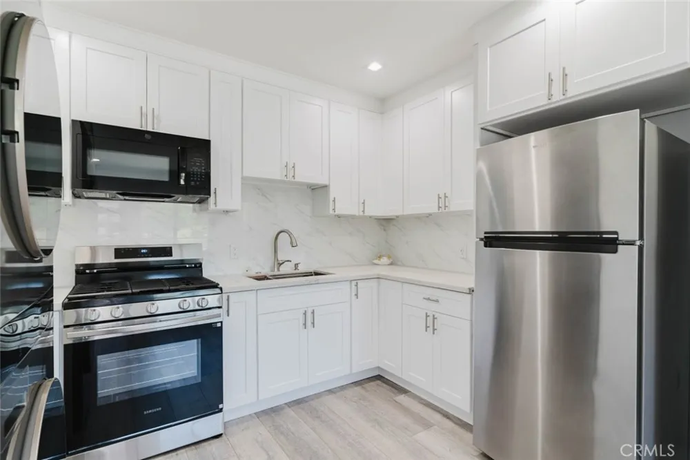 8544 Wisner Avenue North Hills, CA 91343
