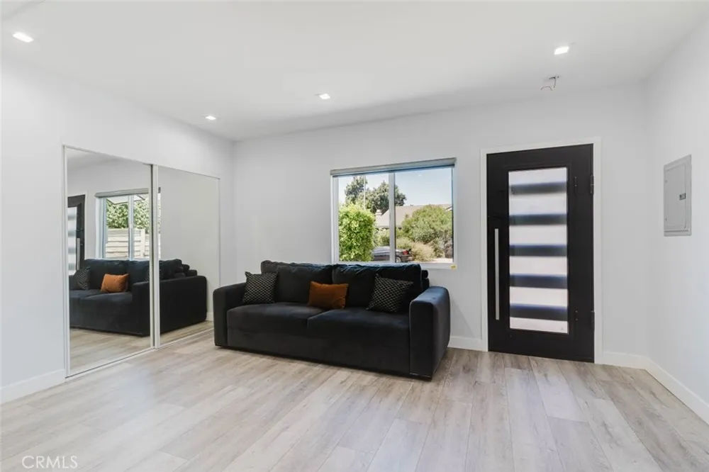 8544 Wisner Avenue North Hills, CA 91343