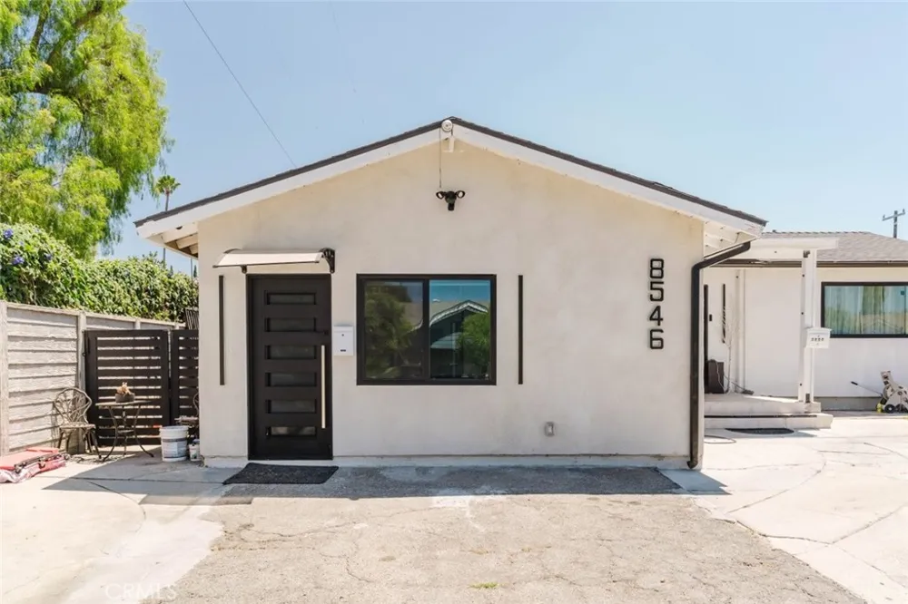8544 Wisner Avenue North Hills, CA 91343