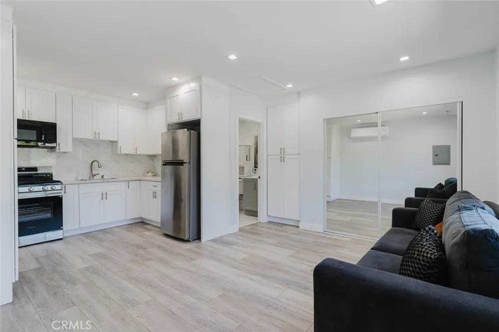 8544 Wisner Avenue North Hills, CA 91343