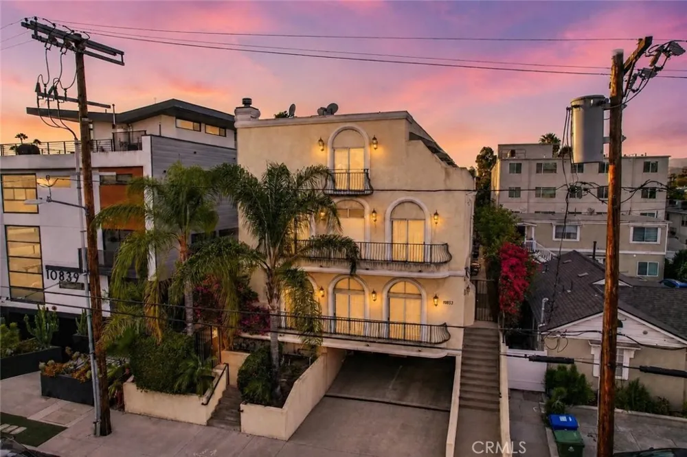10833 Kling Street #4 North Hollywood, CA 91602