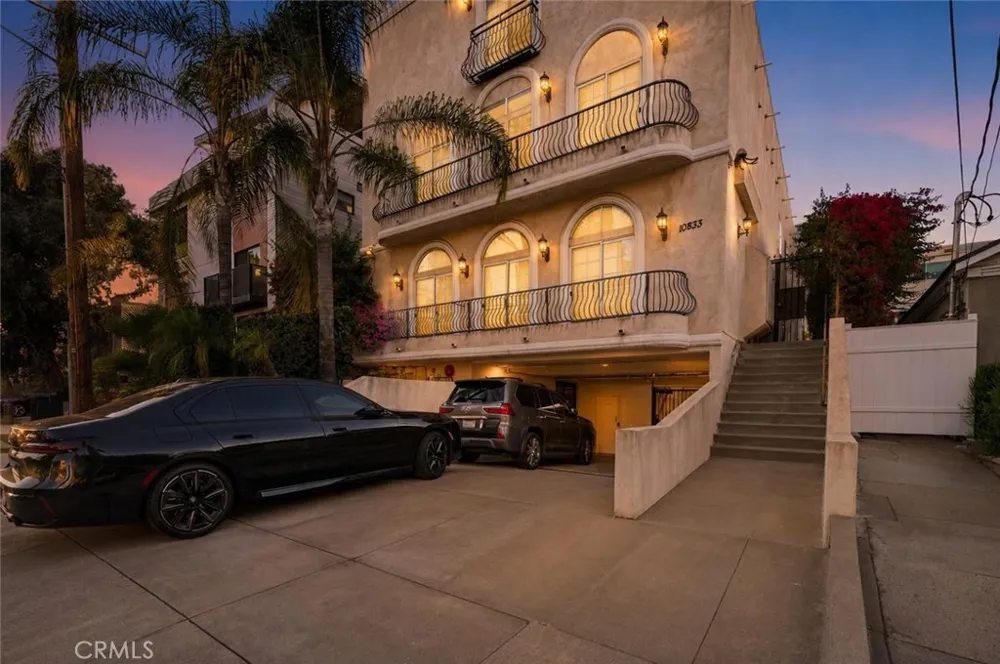 10833 Kling Street #4 North Hollywood, CA 91602